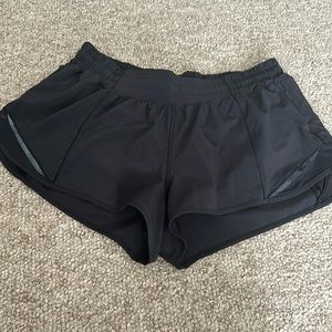 Lululemon hotty hot shorts 2.5 inch worn twice